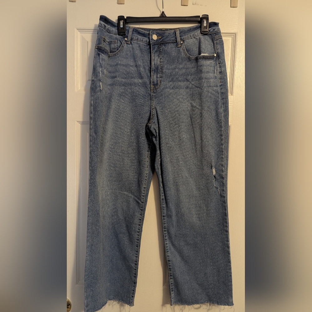SoundStyle Straight Leg Light Wash Jeans EUC - Picture 2 of 8